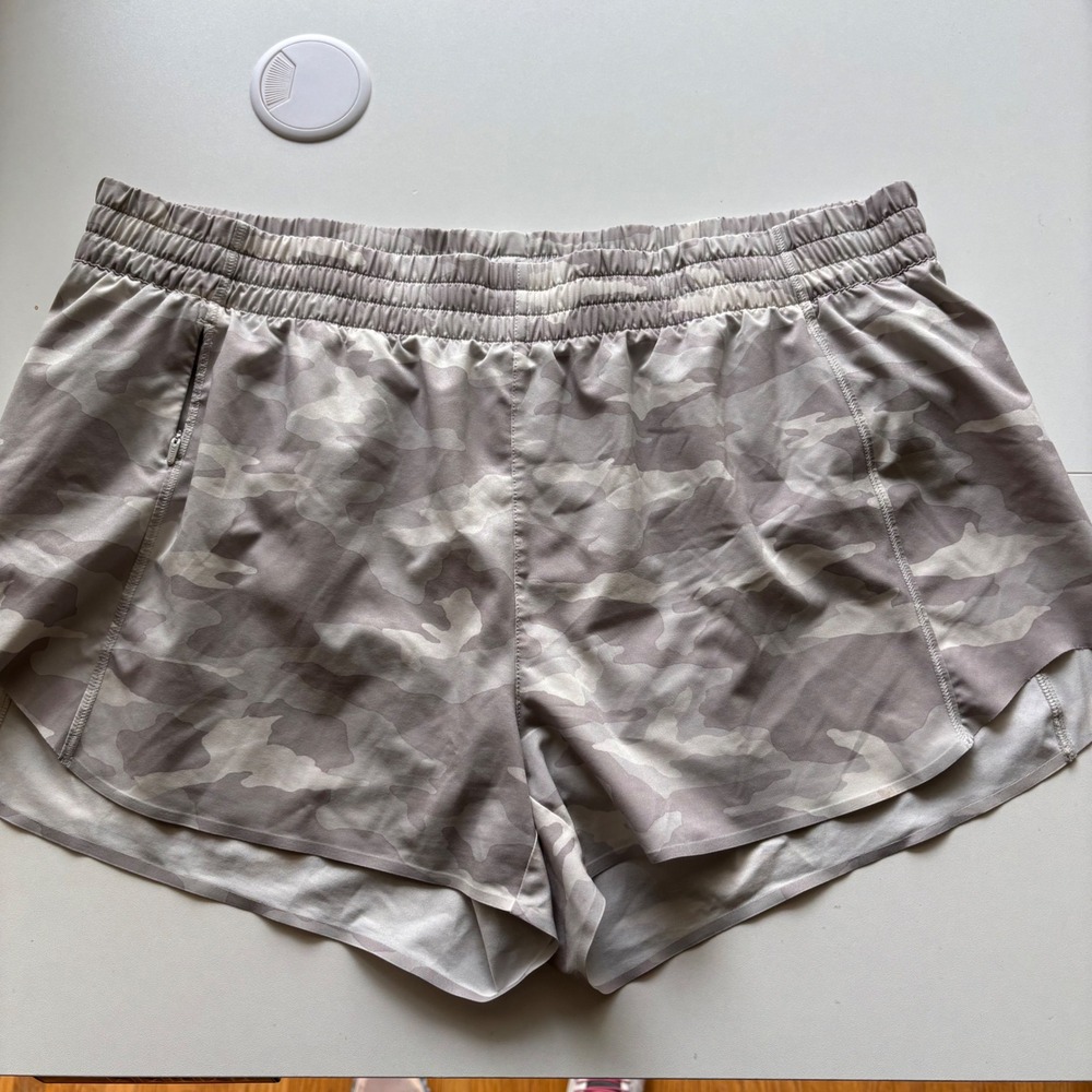 Athleta Hustle 3" Short Women XL Grey Beige‎ Camo Active Running 486235-01